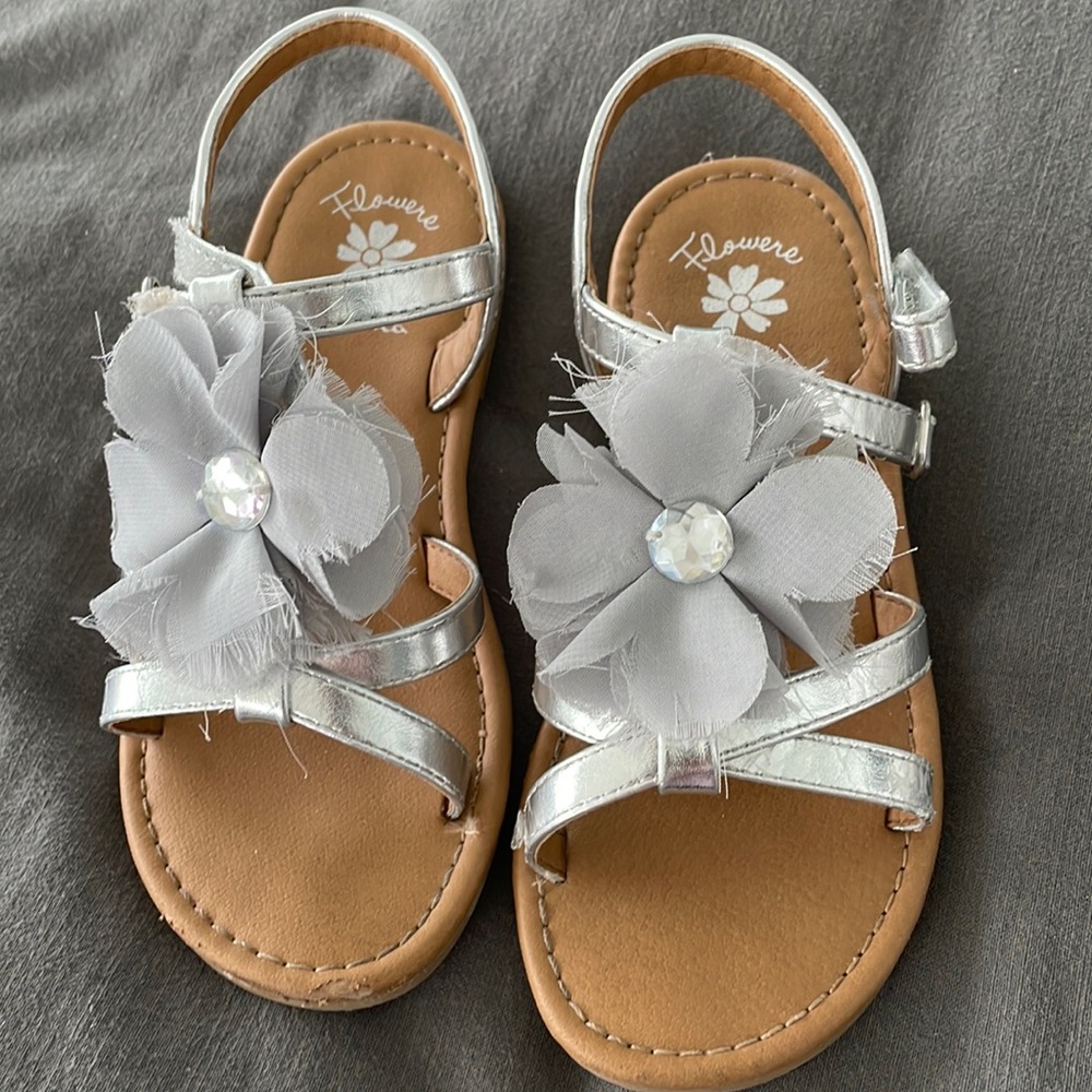 Flowers by Nina Silver Annabel Dressy Sandals Flats with Bow Girls Size 11